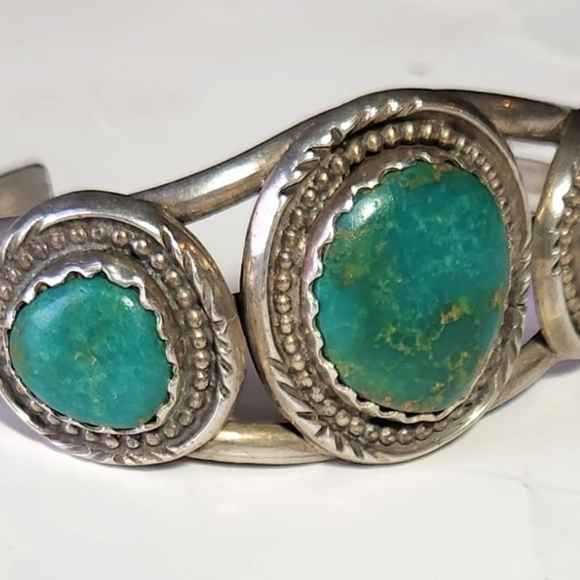 Vintage turquoise silver cuff bracelet 3 stones